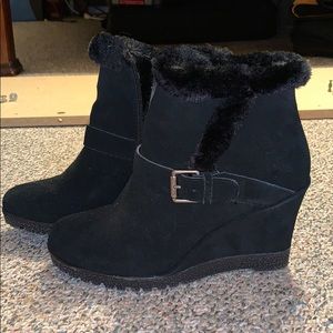 Bjorndal, size 7 black fur booties